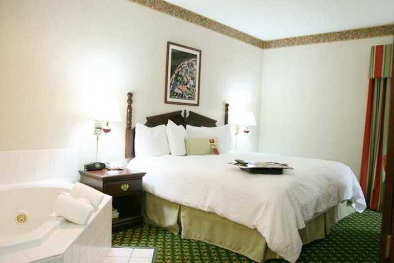 Hampton Inn Elkhart Room photo