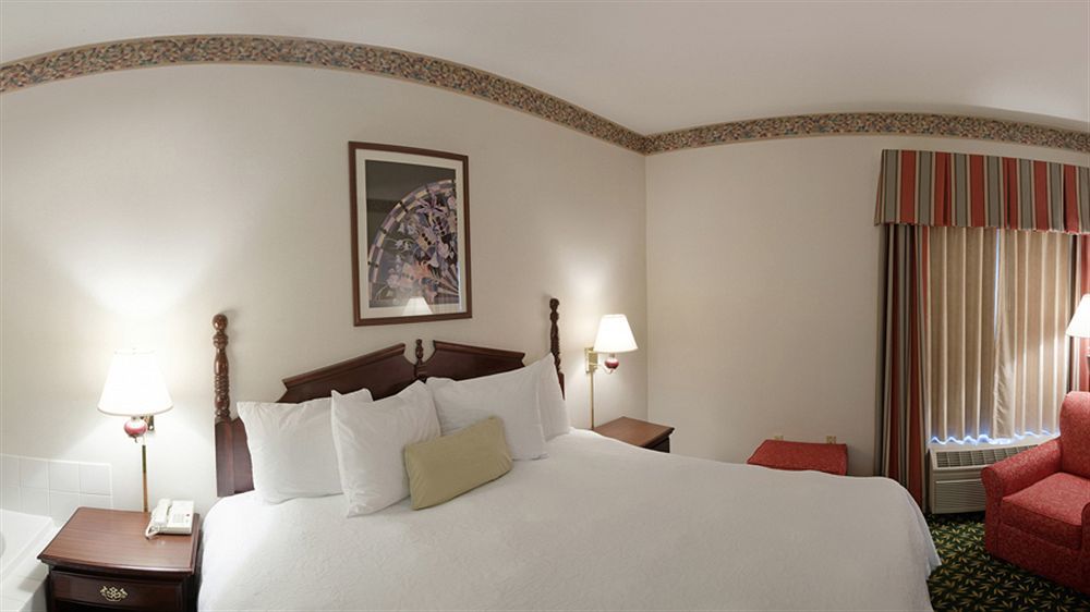 Hampton Inn Elkhart Exterior photo